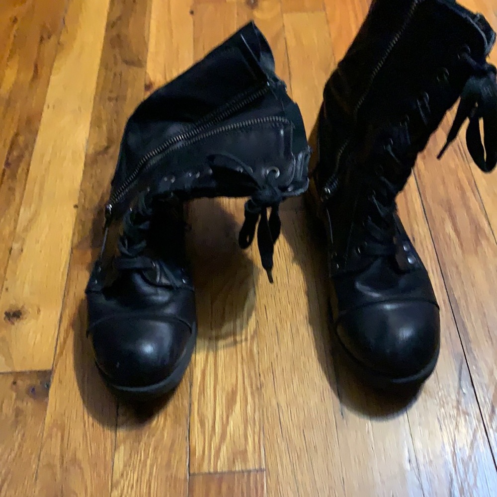Combat boots